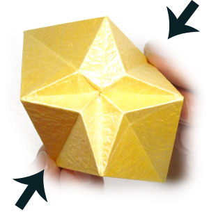 31th picture of 3D four-pointed origami paper star