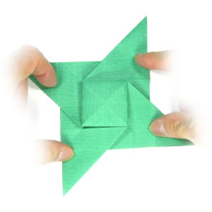 14th picture of counterclockwisely rotating origami paper star