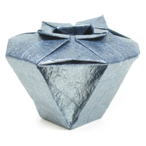 42th picture of bulbous origami vase