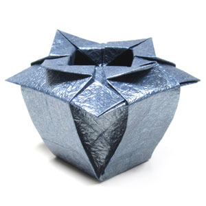 Verdi's origami vase